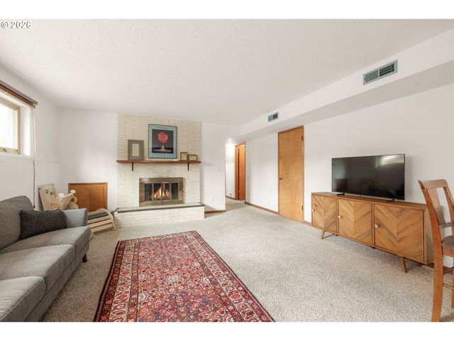 866 Se 136TH Ave, Portland, OR 97233