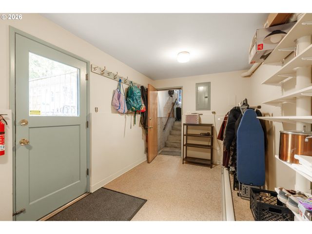 866 Se 136TH Ave, Portland, OR 97233