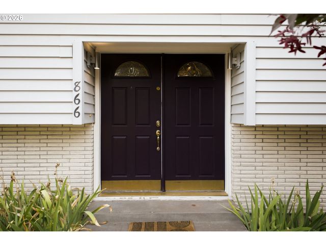 866 Se 136TH Ave, Portland, OR 97233