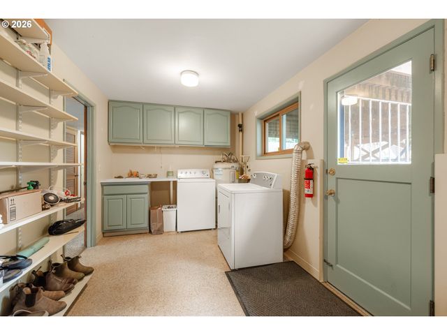 866 Se 136TH Ave, Portland, OR 97233