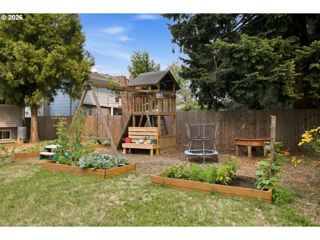 866 Se 136TH Ave, Portland, OR 97233