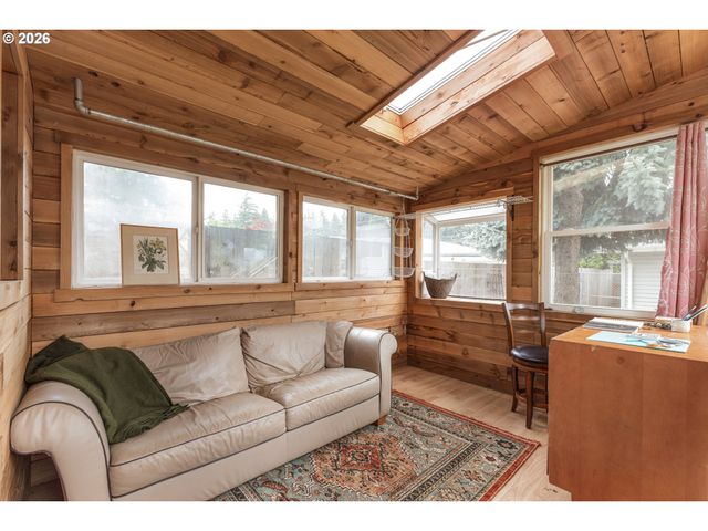 866 Se 136TH Ave, Portland, OR 97233