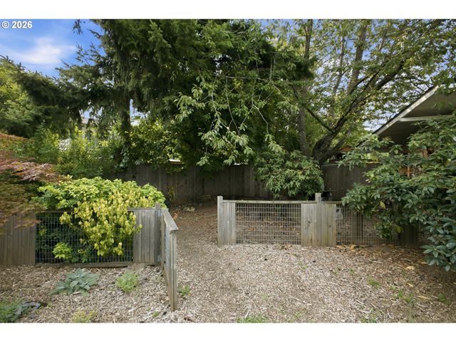 866 Se 136TH Ave, Portland, OR 97233