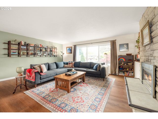 866 Se 136TH Ave, Portland, OR 97233