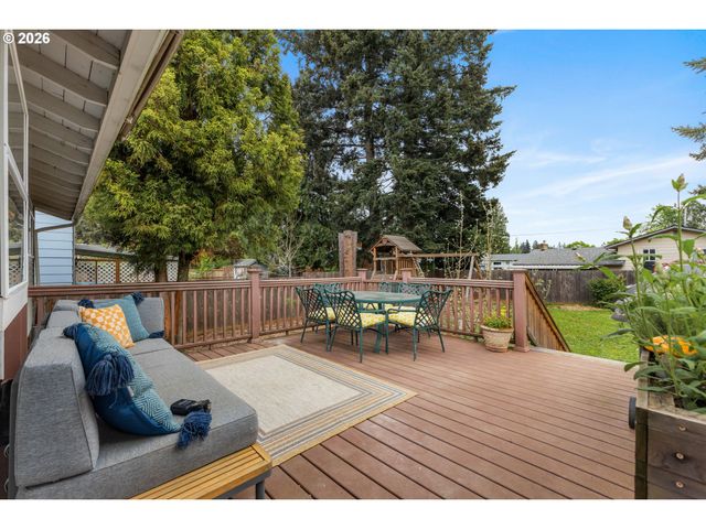 866 Se 136TH Ave, Portland, OR 97233