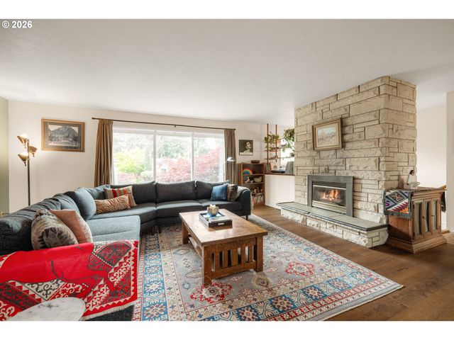 866 Se 136TH Ave, Portland, OR 97233