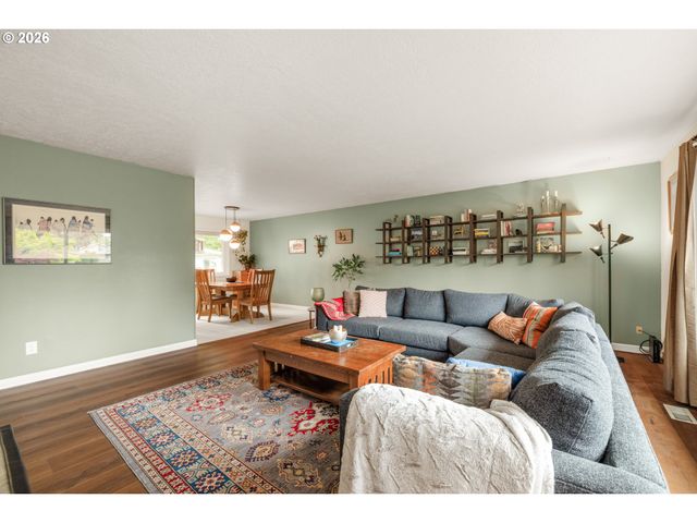 866 Se 136TH Ave, Portland, OR 97233