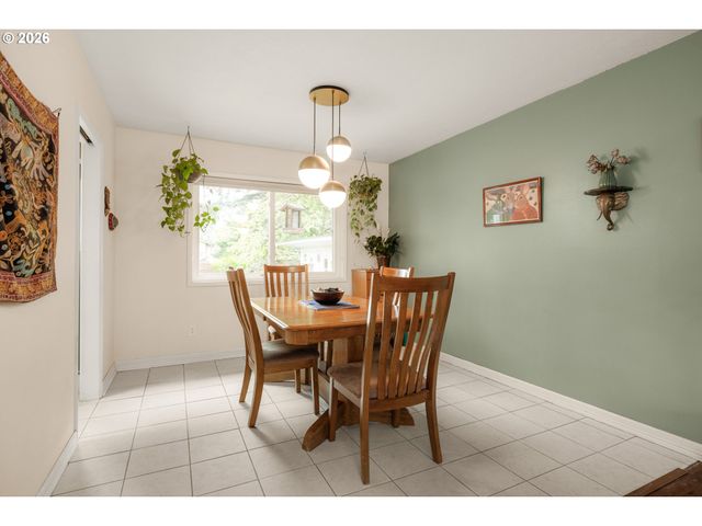 866 Se 136TH Ave, Portland, OR 97233