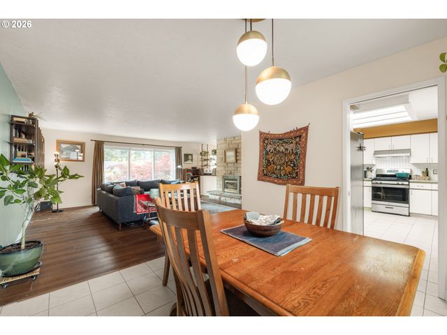 866 Se 136TH Ave, Portland, OR 97233