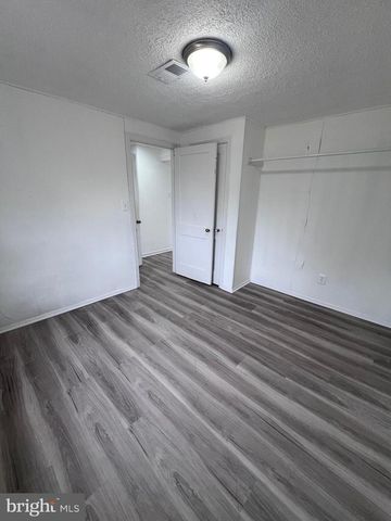 3723 W OX RD, Fairfax, VA 22033