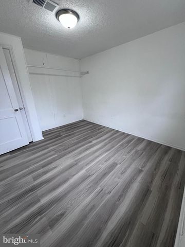 3723 W OX RD, Fairfax, VA 22033