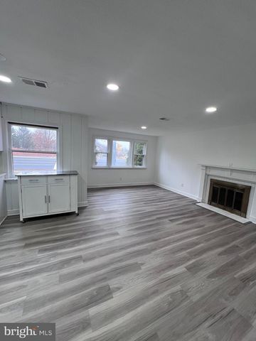 3723 W OX RD, Fairfax, VA 22033