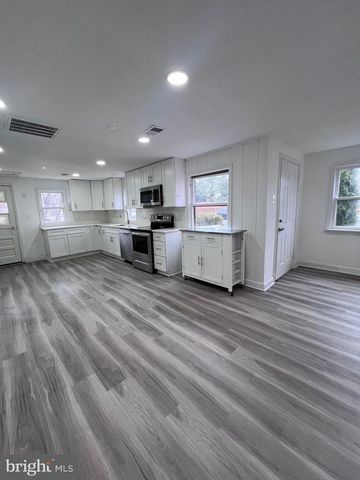 3723 W OX RD, Fairfax, VA 22033