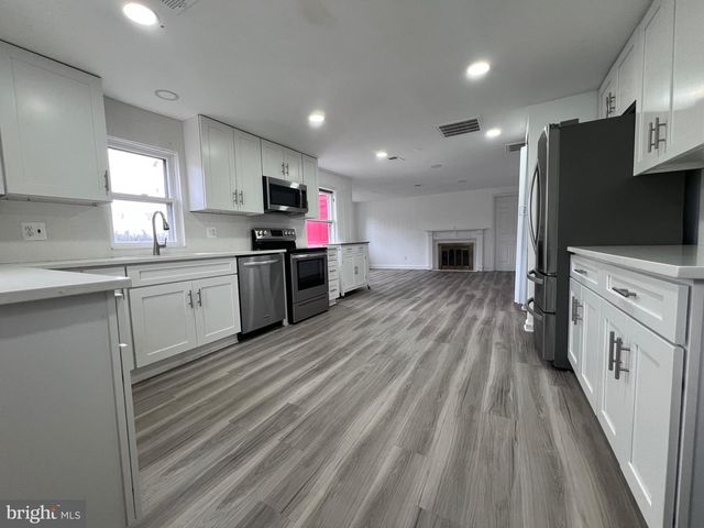 3723 W OX RD, Fairfax, VA 22033