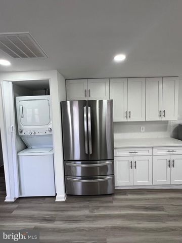 3723 W OX RD, Fairfax, VA 22033