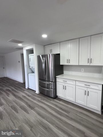 3723 W OX RD, Fairfax, VA 22033