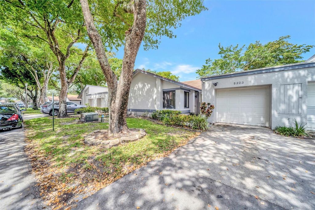 5223 W Gate Lake Rd 5223, Tamarac, FL 33319