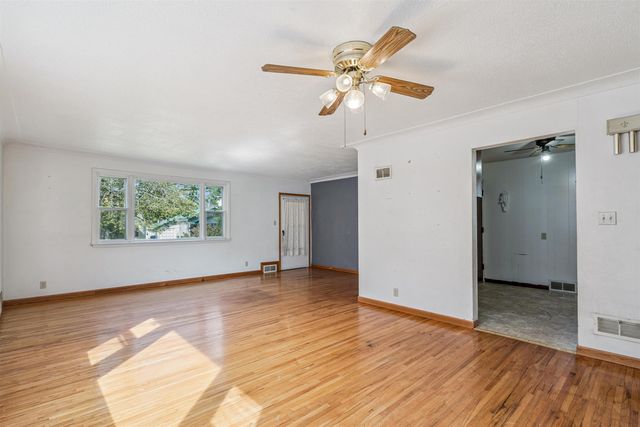 715 NE 1st Avenue, Oelwein, IA 50662