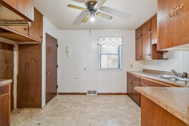 715 NE 1st Avenue, Oelwein, IA 50662