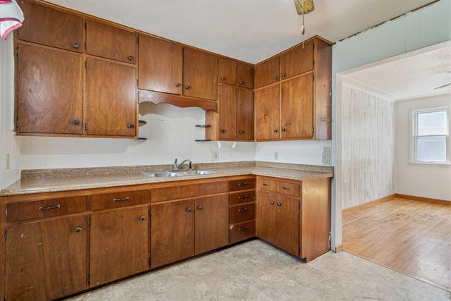 715 NE 1st Avenue, Oelwein, IA 50662