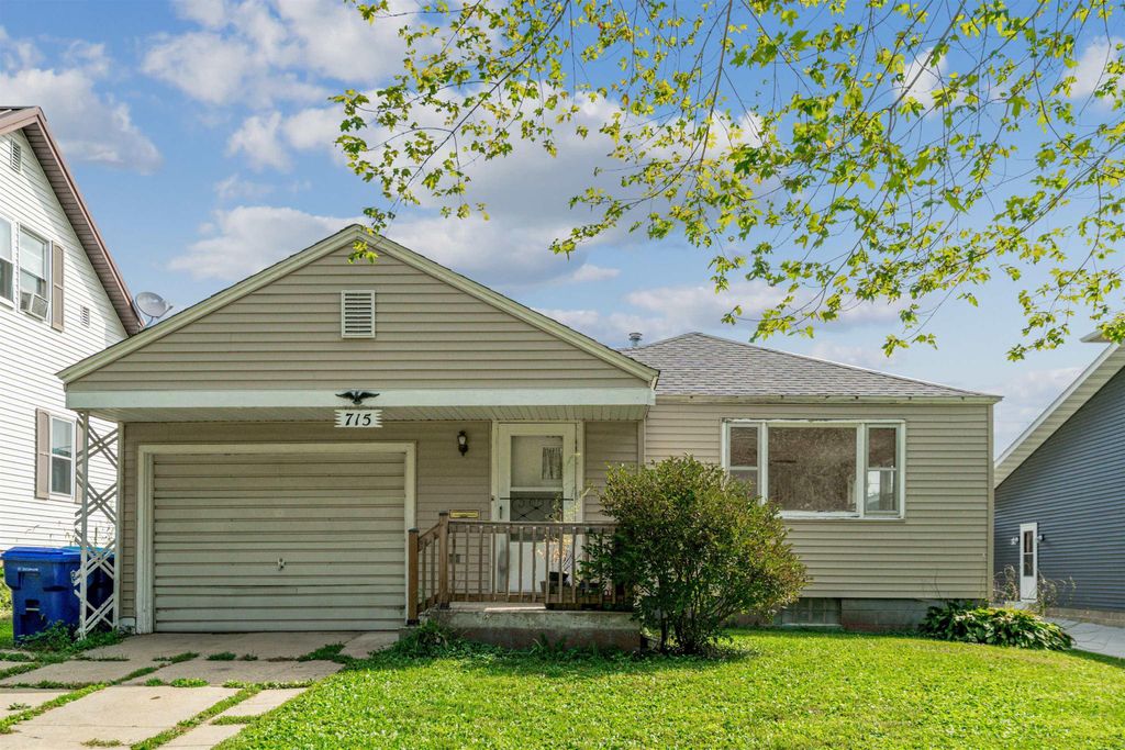 715 NE 1st Avenue, Oelwein, IA 50662