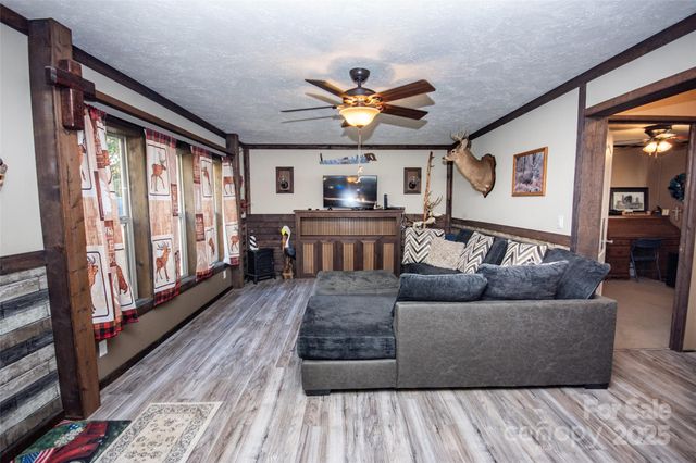 135 Tradewinds Court, Mooresville, NC 28115