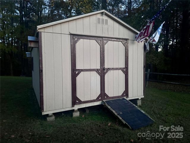 135 Tradewinds Court, Mooresville, NC 28115