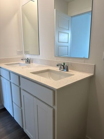 2226 Lakeshore Drive 2226, Schaumburg, IL 60173