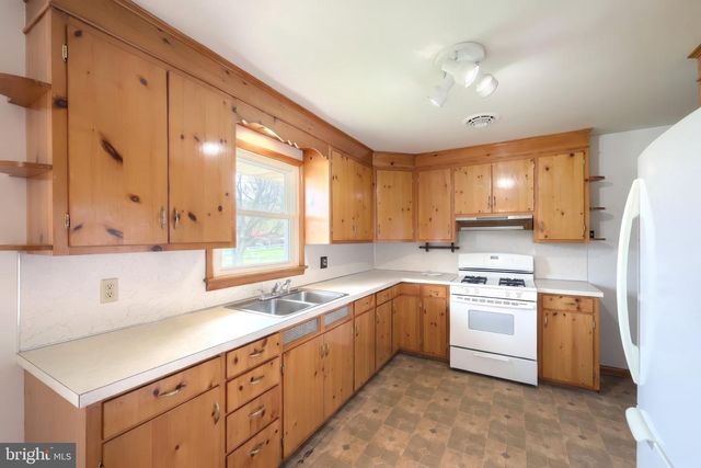 860 WITMER RD, York, PA 17406