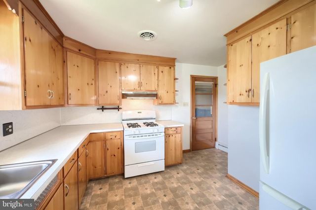 860 WITMER RD, York, PA 17406