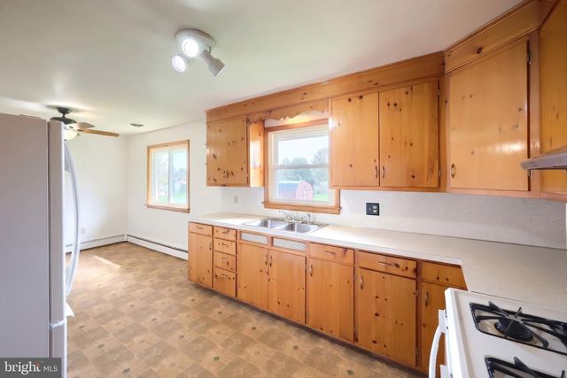 860 WITMER RD, York, PA 17406