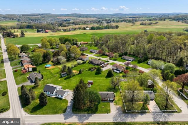 860 WITMER RD, York, PA 17406