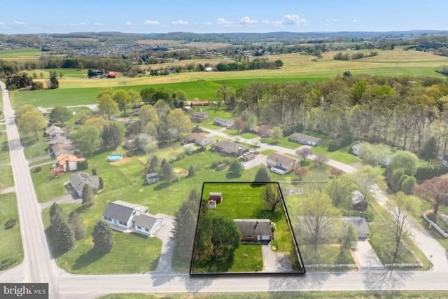 860 WITMER RD, York, PA 17406