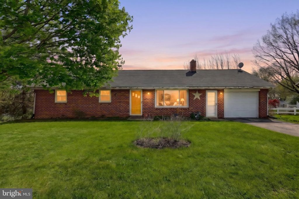 860 WITMER RD, York, PA 17406