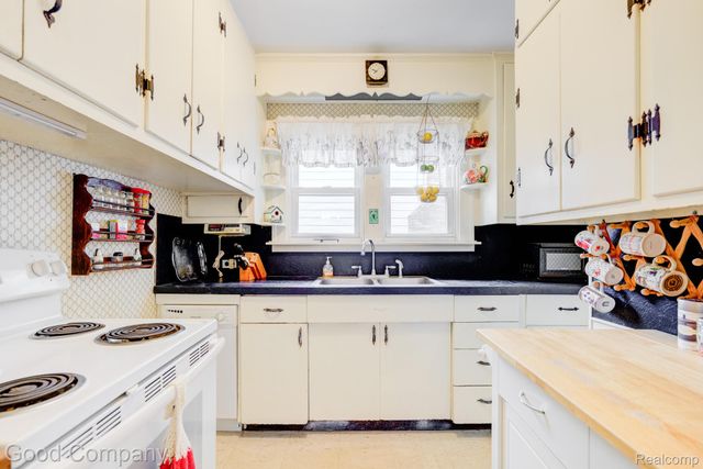 835 Edgewood Drive, Royal Oak, MI 48067