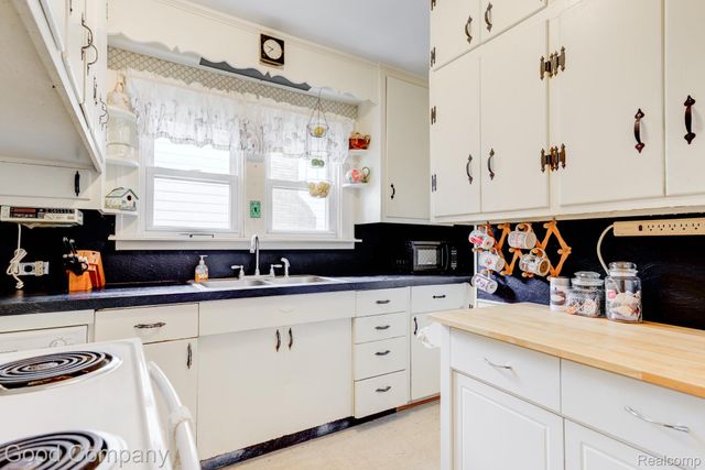 835 Edgewood Drive, Royal Oak, MI 48067