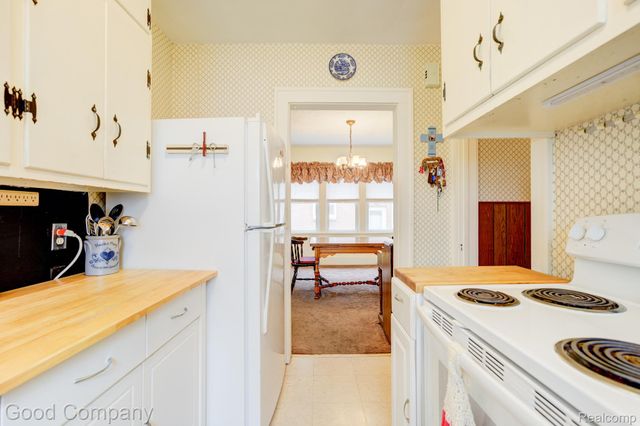 835 Edgewood Drive, Royal Oak, MI 48067