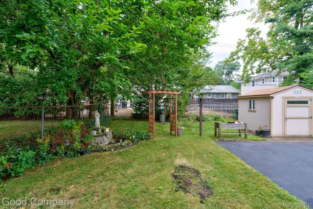 835 Edgewood Drive, Royal Oak, MI 48067