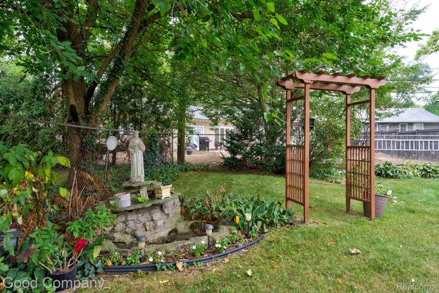 835 Edgewood Drive, Royal Oak, MI 48067