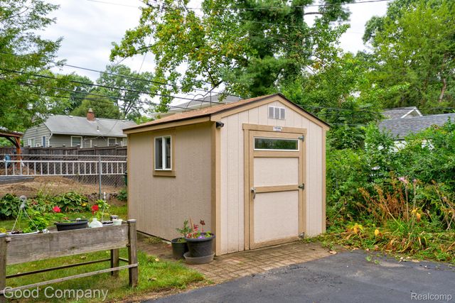835 Edgewood Drive, Royal Oak, MI 48067