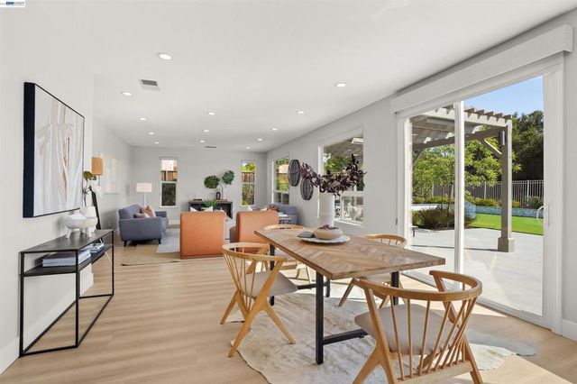 912 Bentley Oak Ct, San Ramon, CA 94582