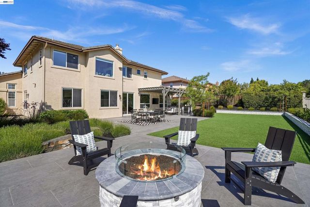912 Bentley Oak Ct, San Ramon, CA 94582