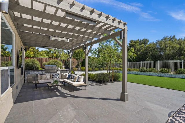 912 Bentley Oak Ct, San Ramon, CA 94582