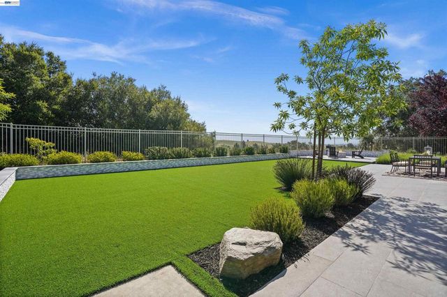912 Bentley Oak Ct, San Ramon, CA 94582
