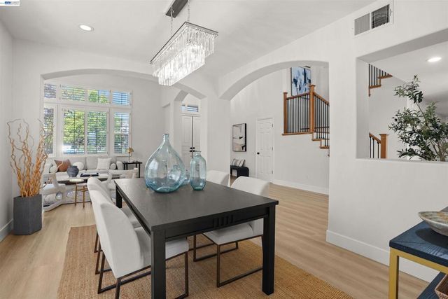 912 Bentley Oak Ct, San Ramon, CA 94582