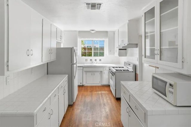 5740 Lemona Avenue, Sherman Oaks, CA 91411