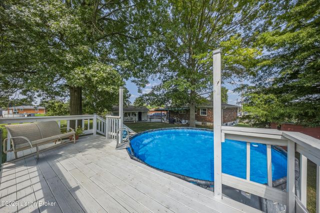 4100 Spyglass Ct, Louisville, KY 40229