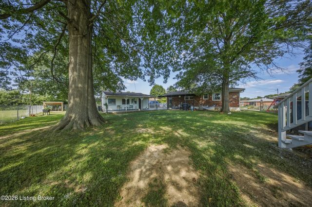 4100 Spyglass Ct, Louisville, KY 40229