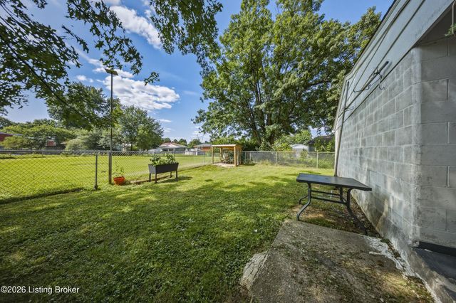 4100 Spyglass Ct, Louisville, KY 40229