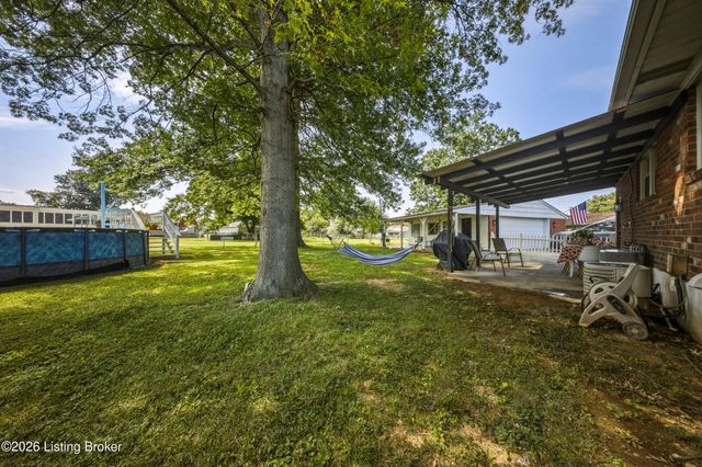 4100 Spyglass Ct, Louisville, KY 40229